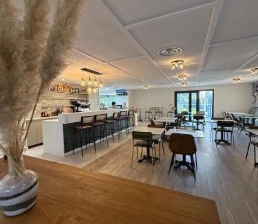 Vitrolles Hotel | HÔTEL KYRIAD MARSEILLE - Vitrolles Aéroport