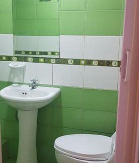 Santiago de Surco House | HABITACIÓN ALBORADA 1 con baño privado