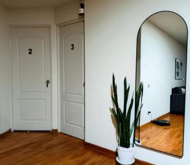 Leuro House | Habitación Baño Compartido en Departamento Compartido