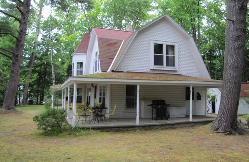 Alden House | Half Price Fall Color Discount. 3 day minimum