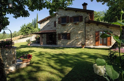 Caprese Michelangelo House | Historic farmhouse in the Tuscan hills