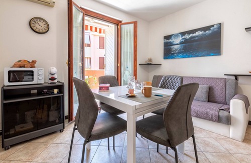 Alghero Apartment | Holiday Home 'Casa 'Sole Del Lido' with Balcony and Air Conditioning