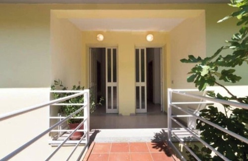 Iscra e Voes House | Holiday Home 'Casa Vacanza Sa Petra Ruja B' with Sea View, Balcony and Air Conditioning