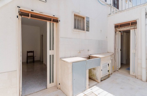 Santa Maria al Bagno House | Holiday Home 'Julia' with Private Terrace and Air Conditioning