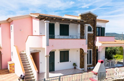 Limpiddu House | Holiday Home 'Limpiddu 4' with Mountain View, Shared Garden and Balcony