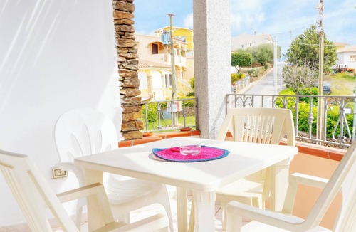 Limpiddu House | Holiday Home 'Limpiddu 4' with Mountain View, Shared Garden and Balcony