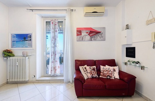 Regio Parco House | Holiday Home 'Sofìa' with Private Terrace, Balcony and Air Conditioning