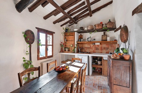 Berzi House | Holiday Home 'Unit 8' with Mountain View and Private Terrace