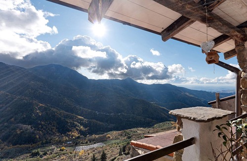 Berzi House | Holiday Home 'Unit 8' with Mountain View and Private Terrace