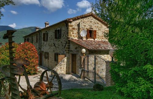 Lisciano Niccone House | Holiday house overlooking lake near Tuscany