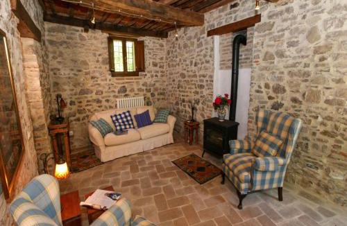 Lisciano Niccone House | Holiday house overlooking lake near Tuscany