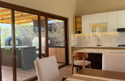 Ica Villa | HOP Paradise Modern Luxury Near the Beach