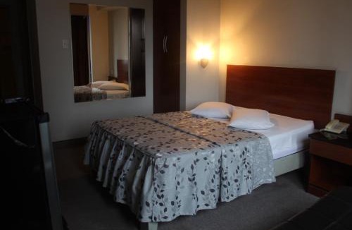 San Isidro Centro Financiero Hotel | Hostal Bond