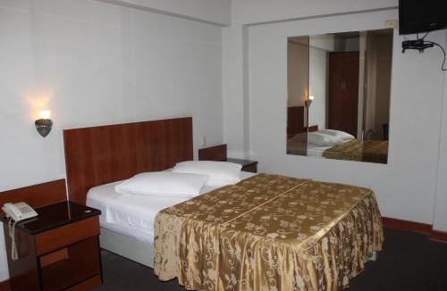 San Isidro Centro Financiero Hotel | Hostal Bond