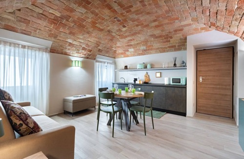 Alba Apartment | Hostdomus - The Tower