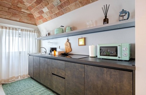 Alba Apartment | Hostdomus - The Tower
