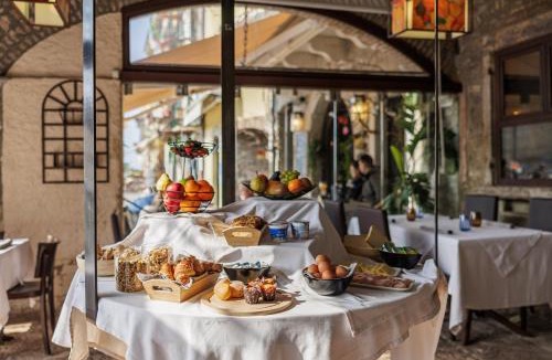 Lazise Old Town Hotel | Hotel alla Grotta