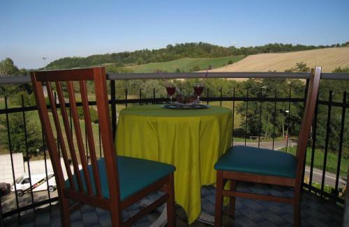 Bagni di Tabiano Hotel | Hotel Boomerang - Check-in & Meals in front at hotel Sporting