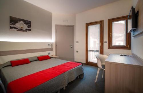 Sutrio Hotel | Hotel Del Negro