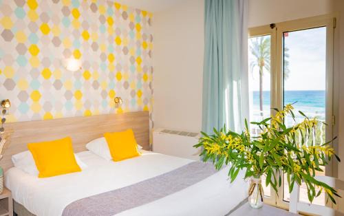 Roquebrune-Cap-Martin Hotel | Hotel et Appartements Reine D'Azur