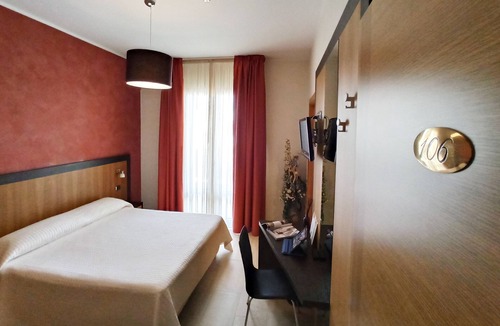 Cutrofiano Hotel | Hotel Naitendi