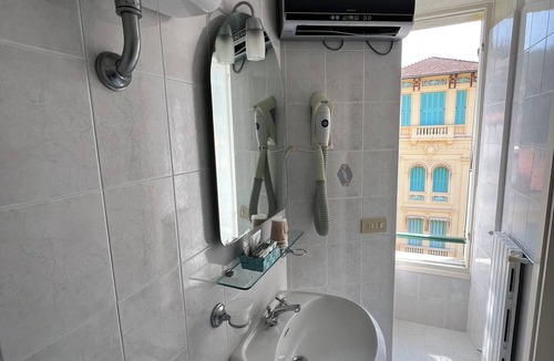 Ospedaletti Hotel | Hotel Petit Royal