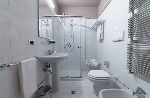 Sandrigo Hotel | HOTEL QUERINI - Essential Business Hotel, Sandrigo