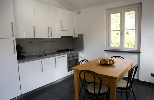 Temossi Apartment | House surrounded by greenery ideal for a quiet and relaxing vacation