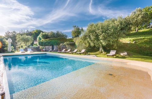 Stabbiano Villa | Iconic Romantic Farmhouse with Pool in Lucca