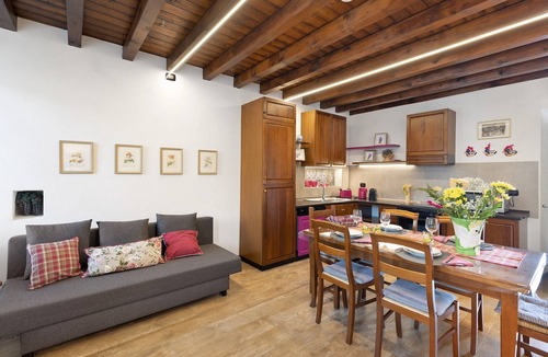 Polpenazze del Garda Apartment | Il Borgo Apartments Lavanda: Lake View, Wi-Fi & Air Conditioning