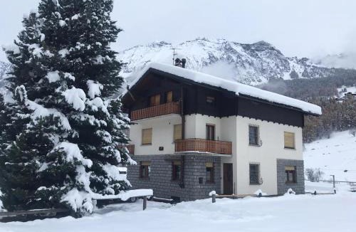 Antagnod Apartment | Il Pettirosso - Appartamento Panoramico con 3 Camere in Villetta