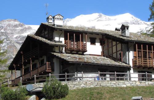 Gressoney-la-Trinite Apartment | Il Piccolo Residence