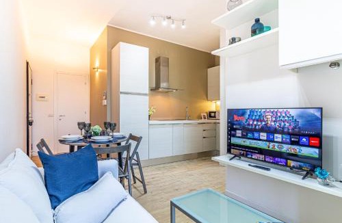 Vimercate Apartment | Il quadrato blu by Houset