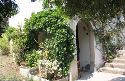 Rio Marina House | Independent studio in villa with garden.