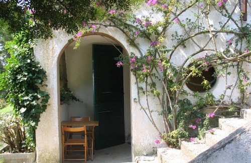 Rio Marina House | Independent studio in villa with garden.