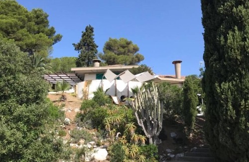 Rio Marina House | Independent studio in villa with garden.