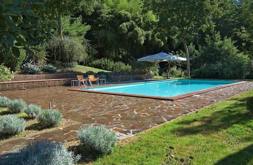 Proceno Apartment | Komfortable Unterkunft in einem Schloss, Schwimmbad by Interhome