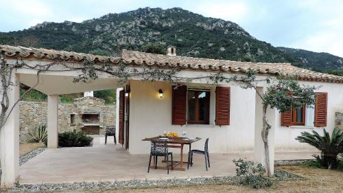 Tertenia Ski Chalet | la casetta rosa