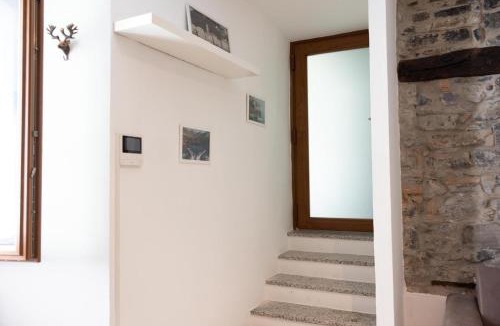 Como City Centre Apartment | La Piccola Corte nel cuore di Como AC e wifi