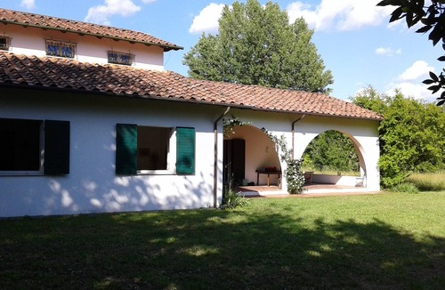 Poveromo Villa | Large 60s villa with large garden, near the sea.