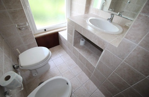 Isoletta House | Large apartment with shared swimming pool, located in a natural park, Rome 100 km