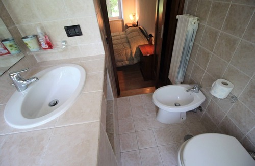 Isoletta House | Large apartment with shared swimming pool, located in a natural park, Rome 100 km