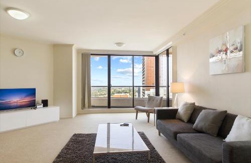 St. Leonards Apartment | Large elevated apartment St Leonards