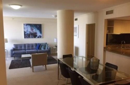 St. Leonards Apartment | Large elevated apartment St Leonards