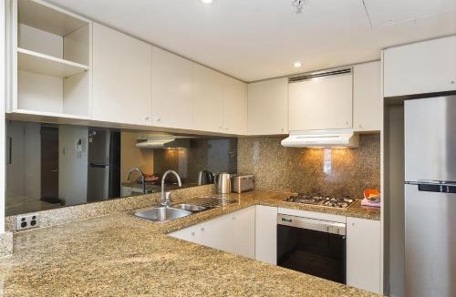 St. Leonards Apartment | Large elevated apartment St Leonards