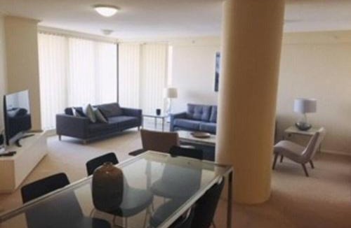 St. Leonards Apartment | Large elevated apartment St Leonards