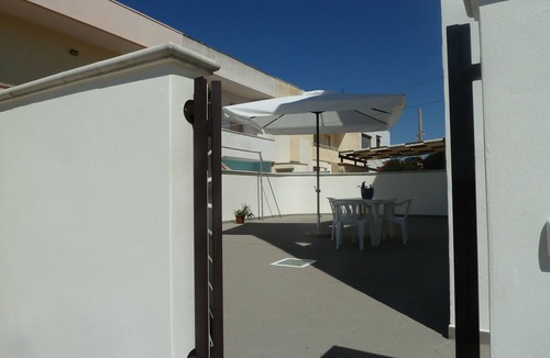 Lido Marini Apartment | LIDO MARINI - LOVELY VACATION HOME WITH LARGE EQUIPPED OUTDOOR COURTYARD
