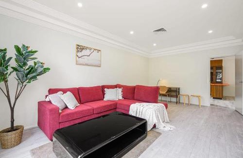Liverpool House | Liverpool Oasis 5BR Home for Groups and Families