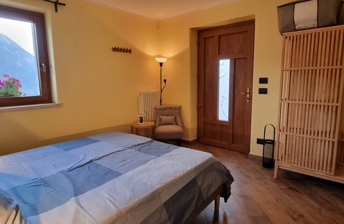 Saint-Nicolas Bed & Breakfast | Lo Noyer Et Les Roses