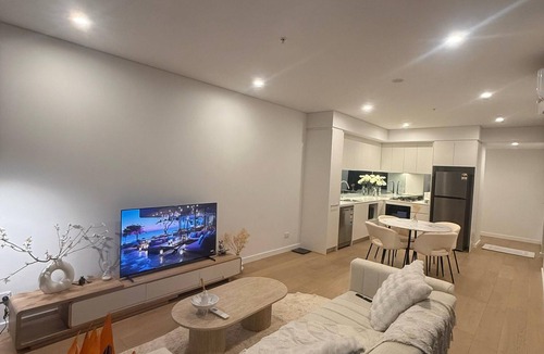 Bankstown Apartment | Located in heart of Bankstown and on top of the building with full of views.